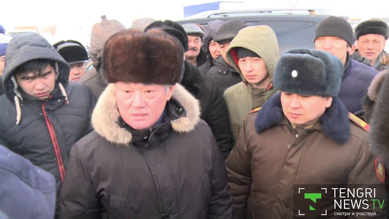 занострой Сапарбаев навестил застрявших на трассе в Актюбинской области водителей