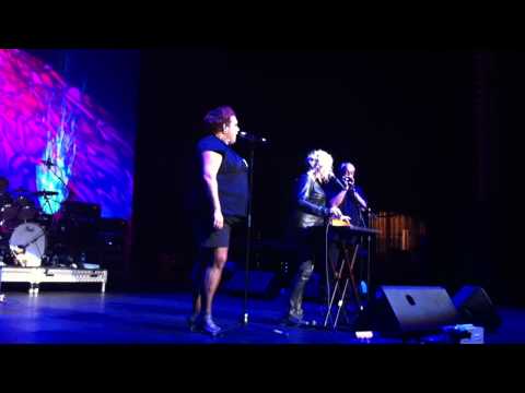 Cyndi Lauper & Casey Donovan True Colors Live