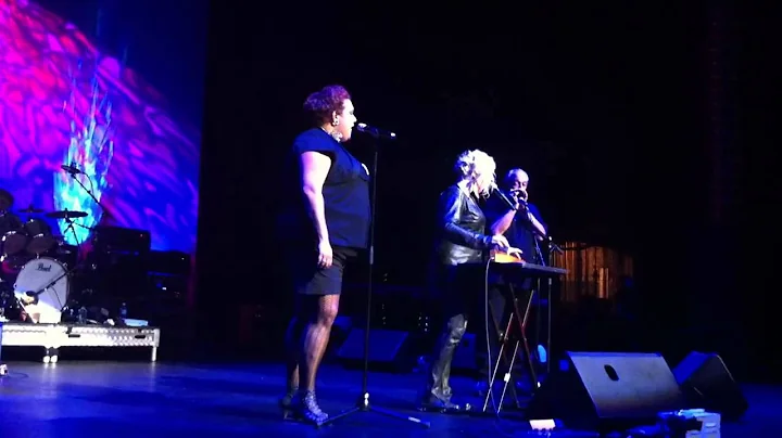 Cyndi Lauper & Casey Donovan True Colors Live