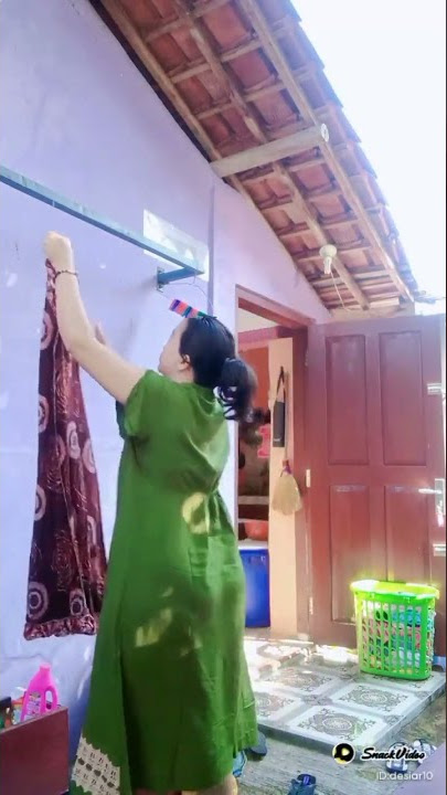 Jemur Baju Lagi Tante