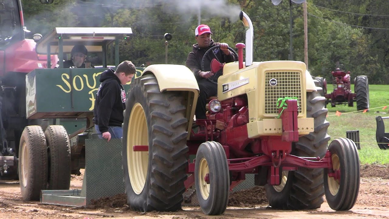 Classic Horsepower 6,500lb. Antique Tractors Pulling At Washington Boro