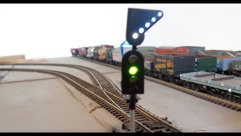 Automatic control of a colour light signal with feather.