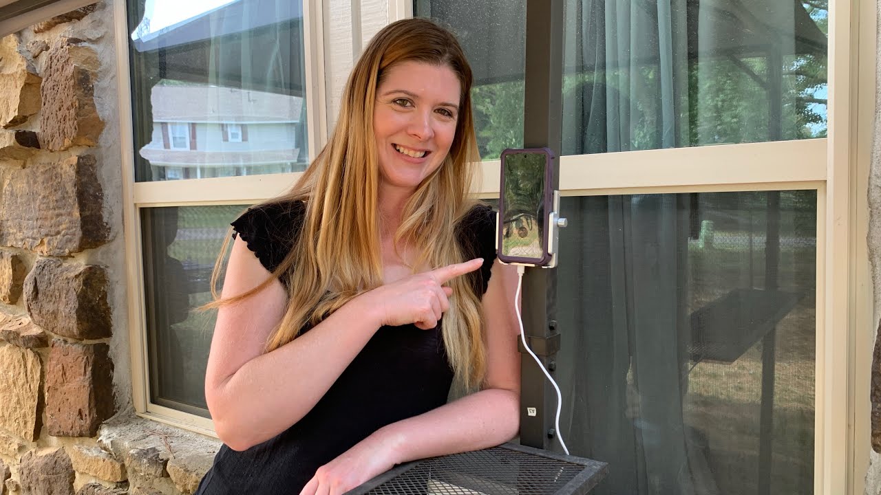 Wireless magnetic golf cart phone holder and charger