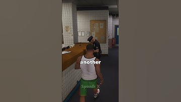 Wat gebeurt er als je een politieagent raakt en van personage wisselt in GTA 5?