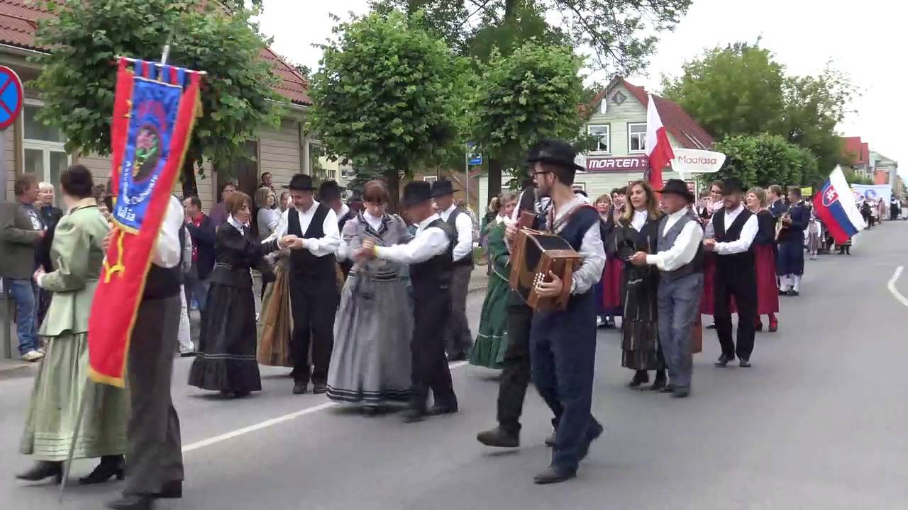 Võru Pärimustantsu festivali rongkäik