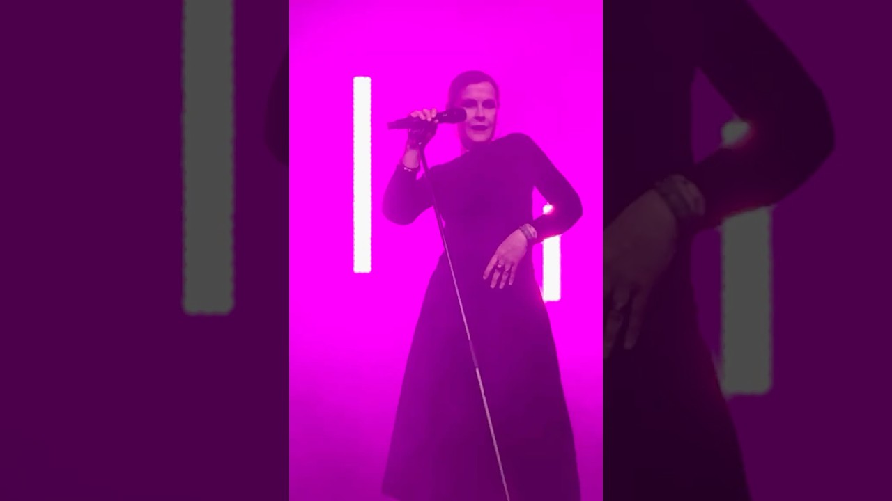 We have a Situation - Alison Moyet’s Cool Dance Moves  