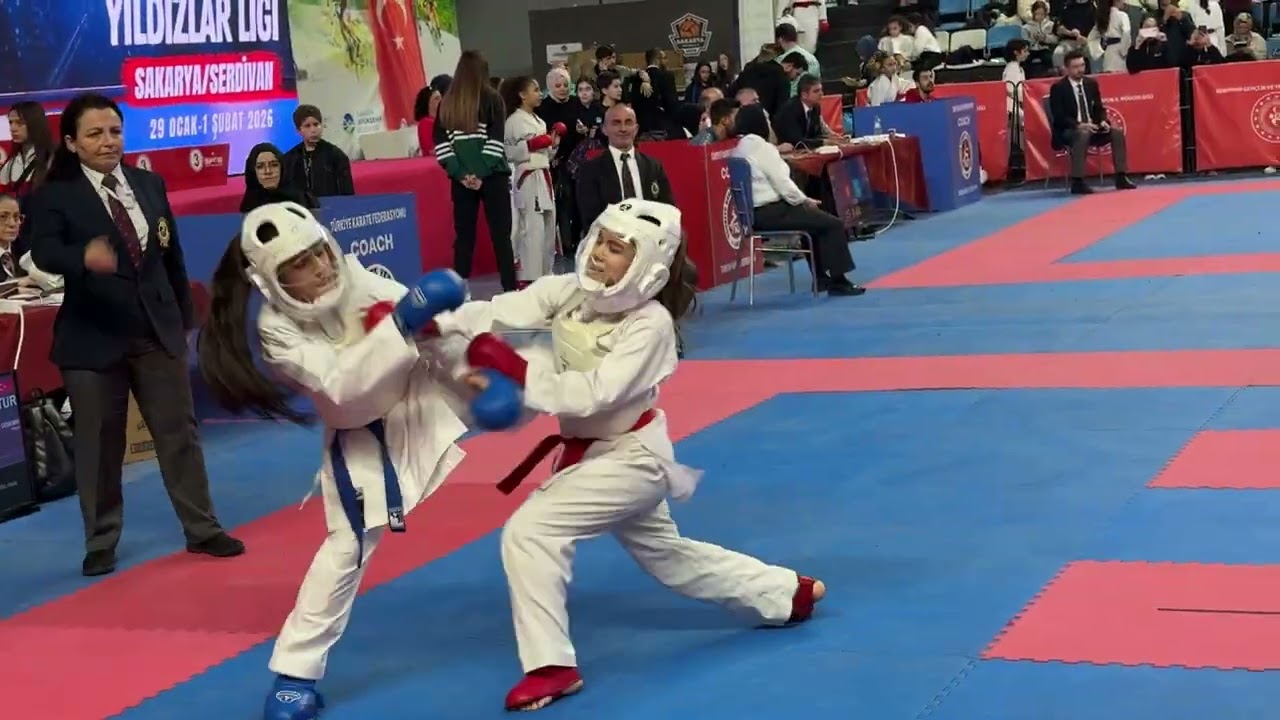 Nesibe azra güven (kırmızı) kumite Türkiye Yıldızlar Ligi Final Etabı Sakarya 