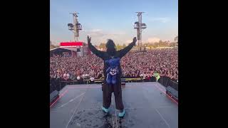 Micro Tdh Animando Al Publico En El Concierto En México