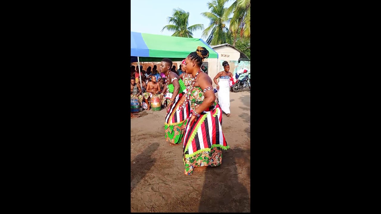 Massive Drumming And Dancing At Aflao By SOSOLISO Drumming Group