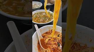 槟城隐秘停车场咖啡馆福建面叻沙和猪肉粉午餐 Penang Hidden Parking Lot Café Hokkien Mee Laksa & Pork Noodles for Lunch