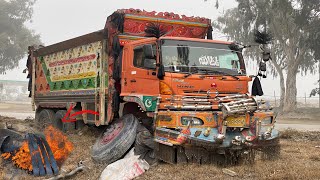 Due to brake failure, the dumper truck went on the footpath | leaf spring broken