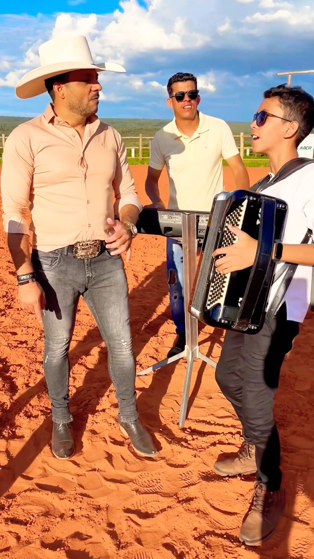 Mais músicas pra vocês galera bota esse piseiro pra bombar ?#boanoiteee #leaozinho #forro