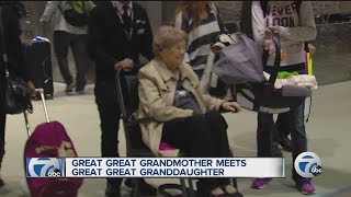Busy Thanksgiving travel day ends with many happy reunions at Detroit Metropolitan Airport