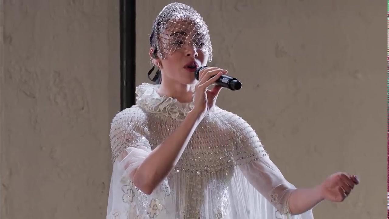 FKA twigs Cellophane ( live for Valentino ) YouTube