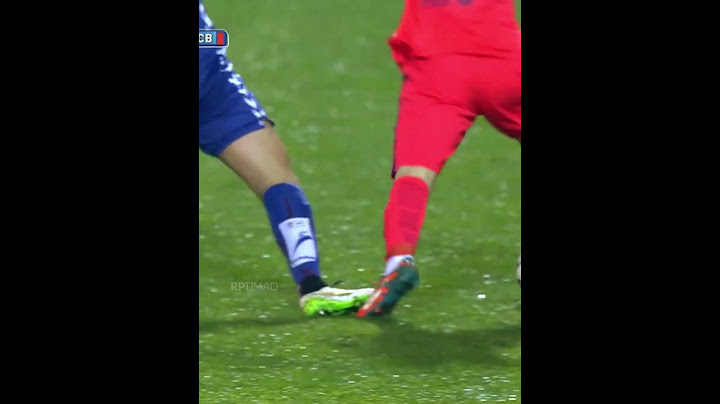 Messi Humiliating Defenders 😱