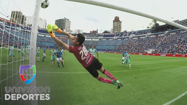 Acevedo dives and saves Santos