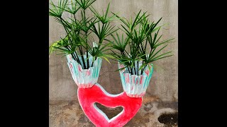 Build Pots With Cement To Decorate The Garden.