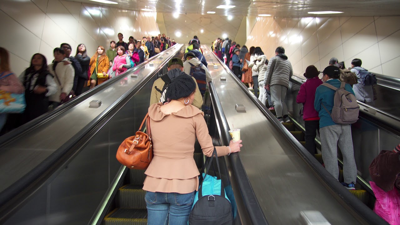 Taiwan, MRT Taipei Main Station, 2X escalator, 1X elevator