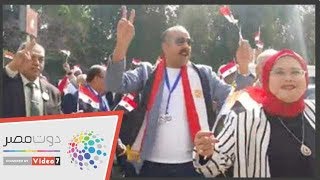 دوت مصر | مسيرة لقيادات مديرية تعليم الجيزة لدعم المشاركة فى استفتاء الدستور