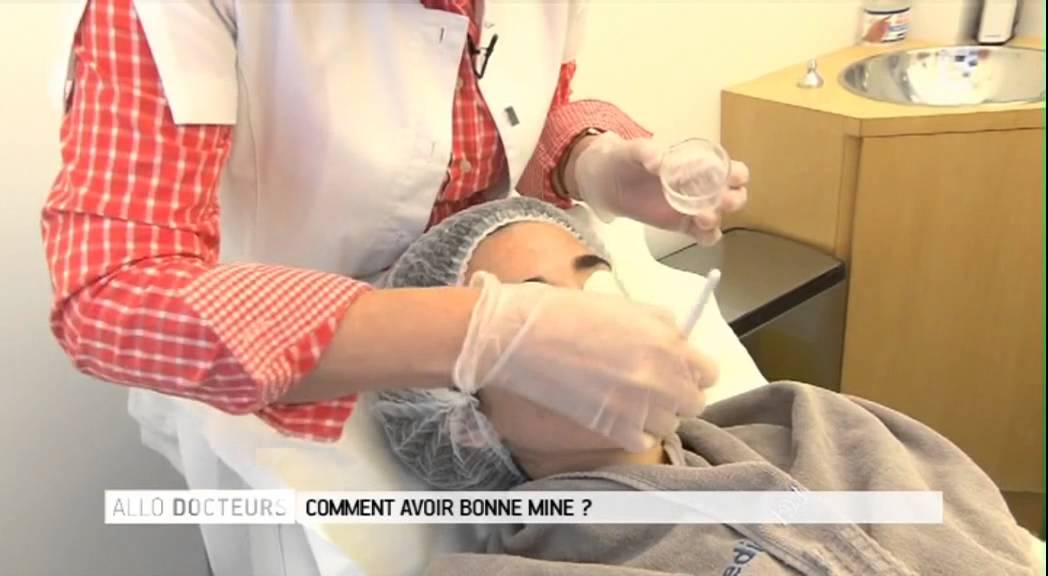 Séance de peeling superficiel chez le Dermathologue Séance de peeling superficiel chez le Dermathologue #1