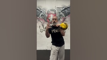 Hoe voorkom je dat de kettlebell je onderarm raakt? #kettlebell #kettlebellclean #kettlebells
