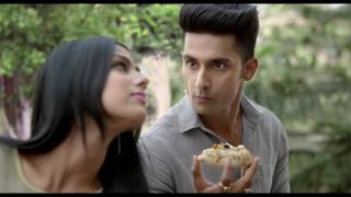 Nia Sharma confronts Ravi Dubey for eating junk food...