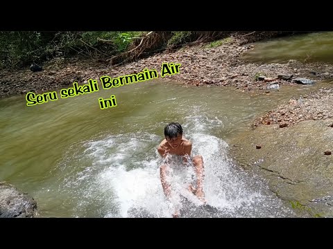 mandi di Sungai Dan Bermain.#mandi#sungai #bermain