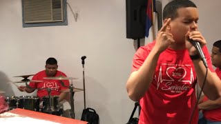 Miniatura de vídeo de "Breidy Moronta - Ayudame Medley (LIVE"