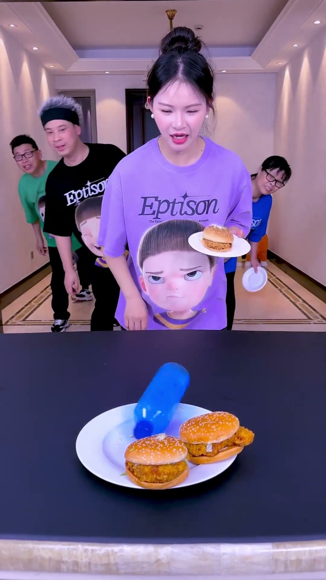 New Year's Game!Bottle Standing, Hamburger Eating Challenge! Xiaobao Is Awesome!#Funnyfamily