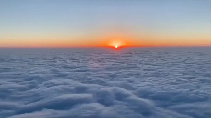 Gorgeous time lapse shows sunrise over clouds roiling like waves in China - DayDayNews