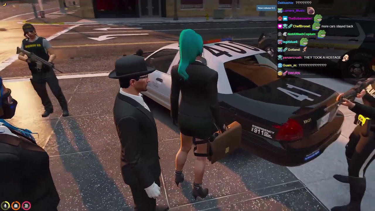 xQc Pretends to be a Hostage and gets away after Robbing Vault