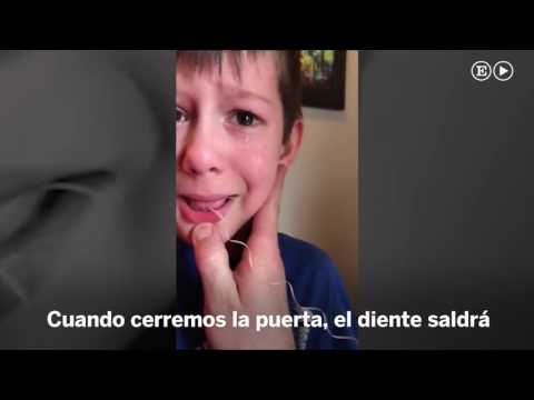 Se cansa de que su hermano llore mientras le quitan un diente y decide intervenir