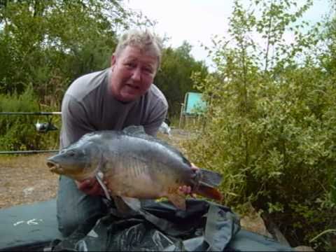 Margin carp fishing France at Carpquarry 45lb mirr...