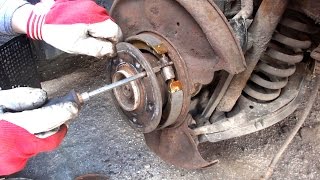 Замена колодок ручника Mercedes W210 Parking Brake Shoe Replacement