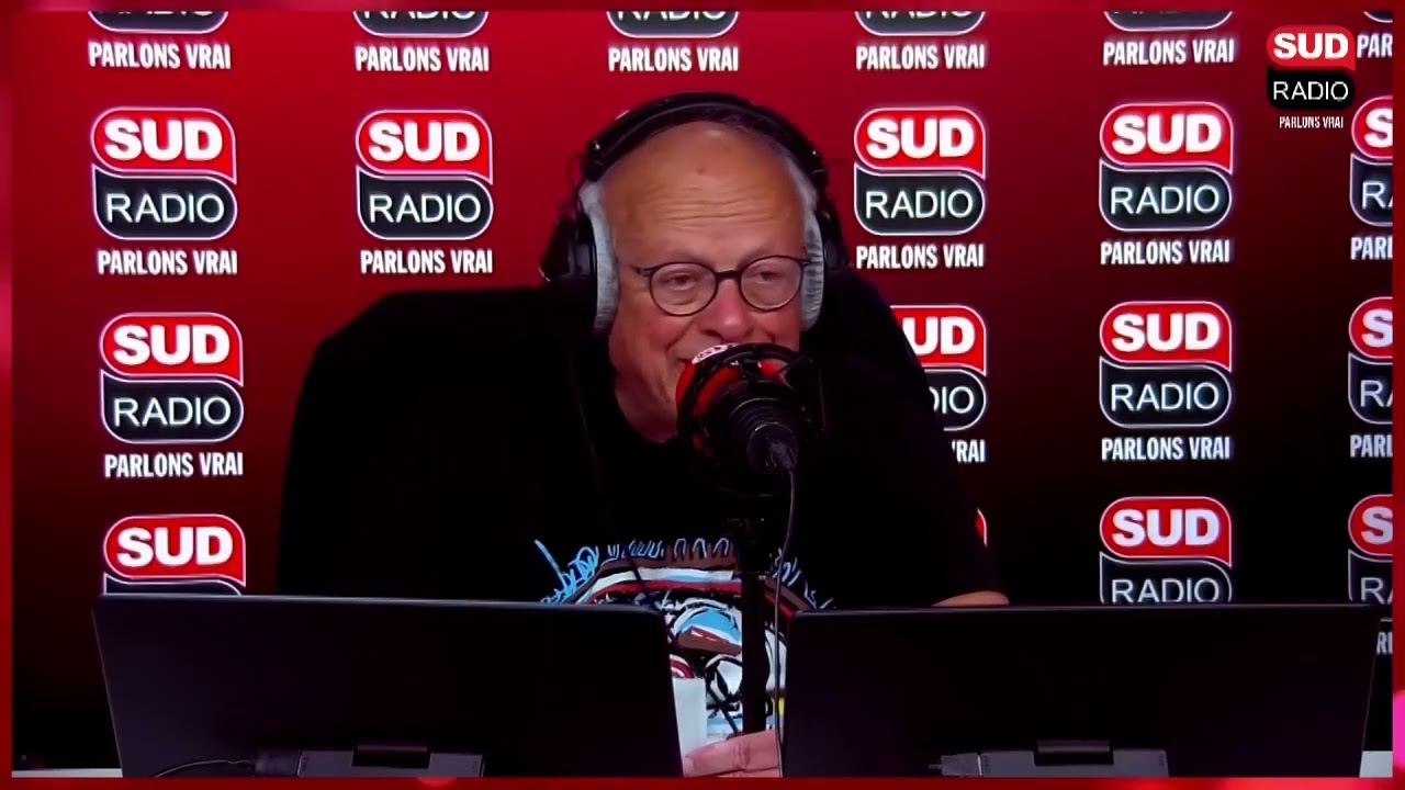 Antoine Leaument pointe du doigt Julien Odoul qui porte une veste HH