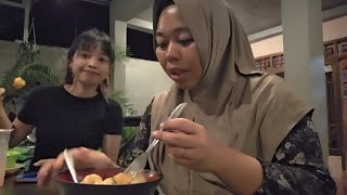 Download lagu SATURDAY NIGHT ⁉️ EATING SUPER SPICY SEBLAK TOGETHER