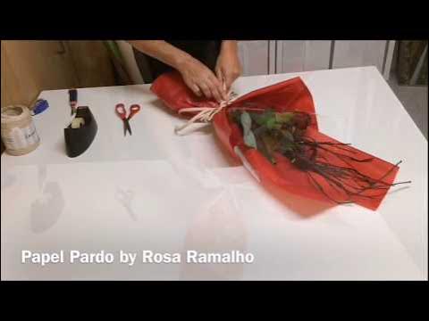 Wrapping a small bouquet with 2 sheets of tissue paper