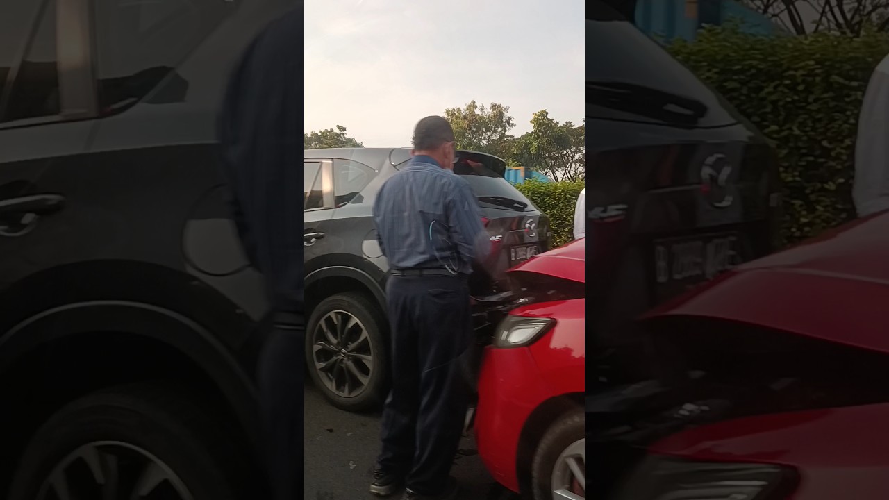 KECELAKAAN DI TOL JORR KM 36 PAGI INI - TABRAKAN 3 MOBIL DI LAJUR KANAN 