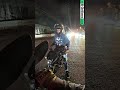 ¡A centímetros de la tragedia! Motociclistas casi chocan en plena avenida