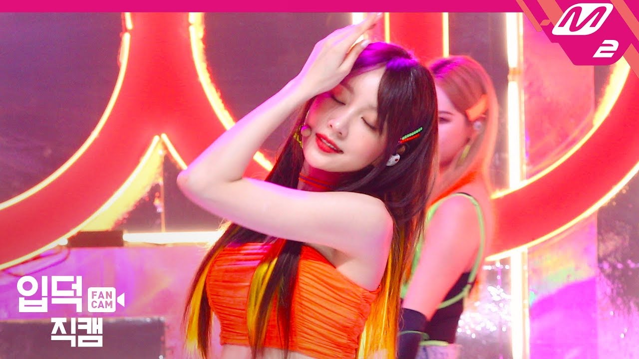 ハニ「ME & YOU」公式Fancamのサムネイル