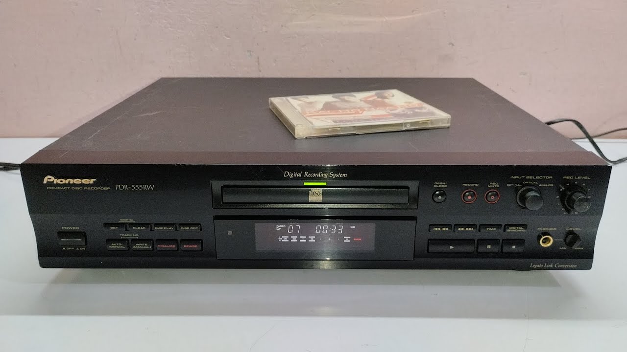 Pioneer PDR-555RW Compact Disc Recorder - YouTube