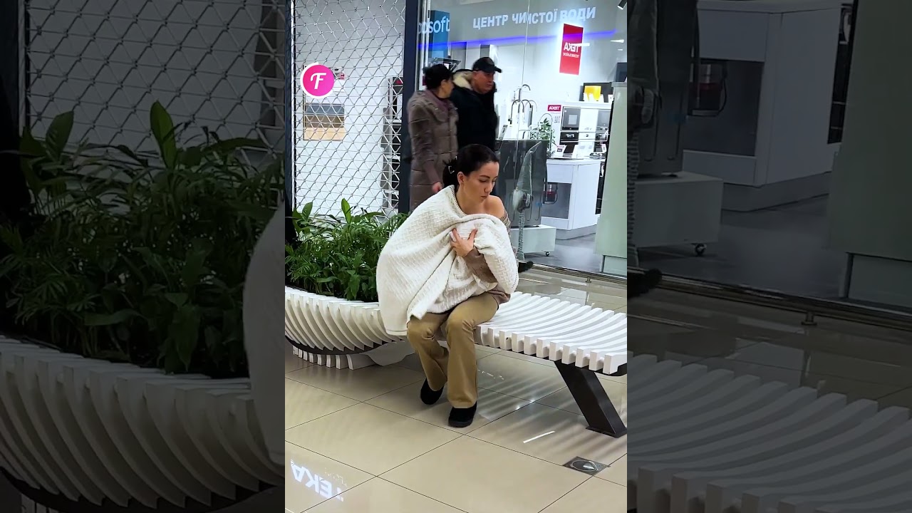 Strangers Create Human Shield for Nursing Mother 