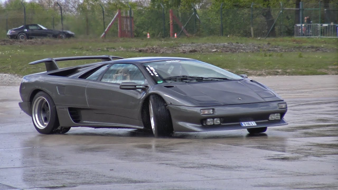 Lamborghini Diablo Trying to DRIFT! - YouTube