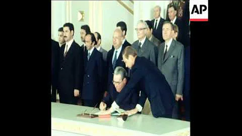 SYND 11 10 80 BREZHNEV AND SYRIAN PRESIDENT ASSAD SIGN FRIENDSHIP TREATY - DayDayNews