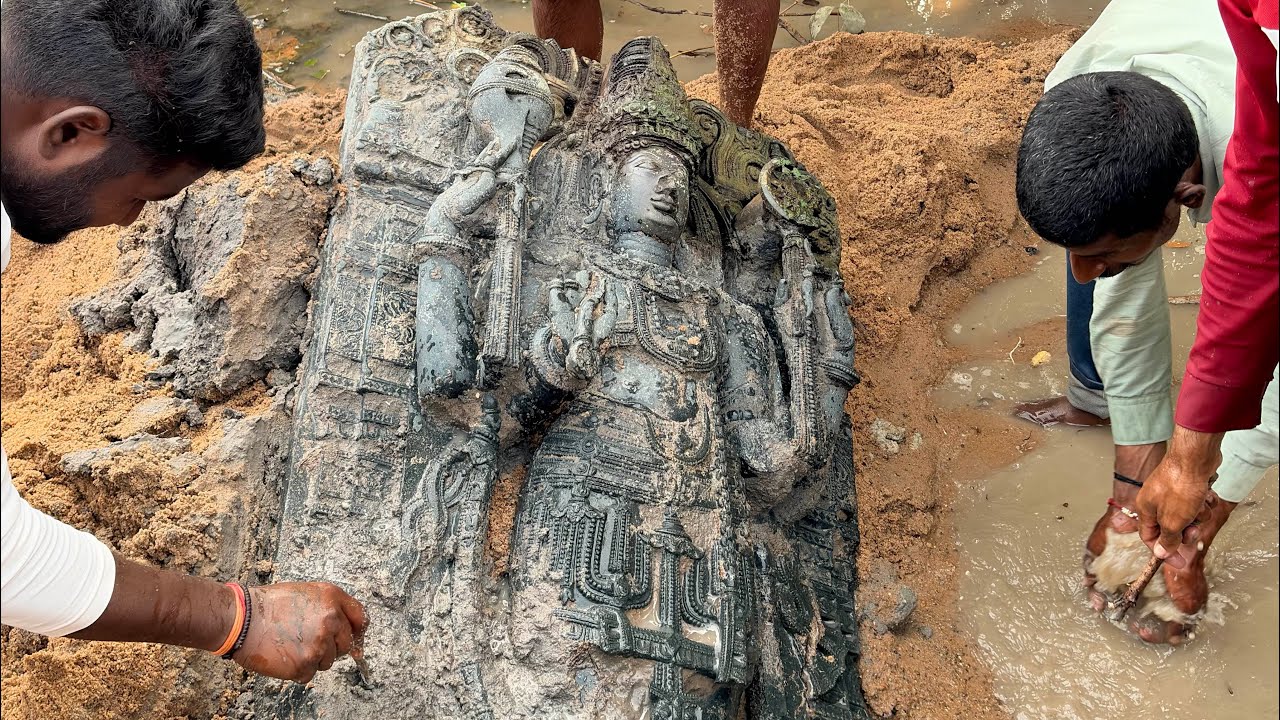 వాగులో బయటపడిన 12-13 శతాబ్దాల కాకతీయుల కాలం విష్ణుమూర్తి దశావతారం విగ్రహం 😱 | Shocking Discovery