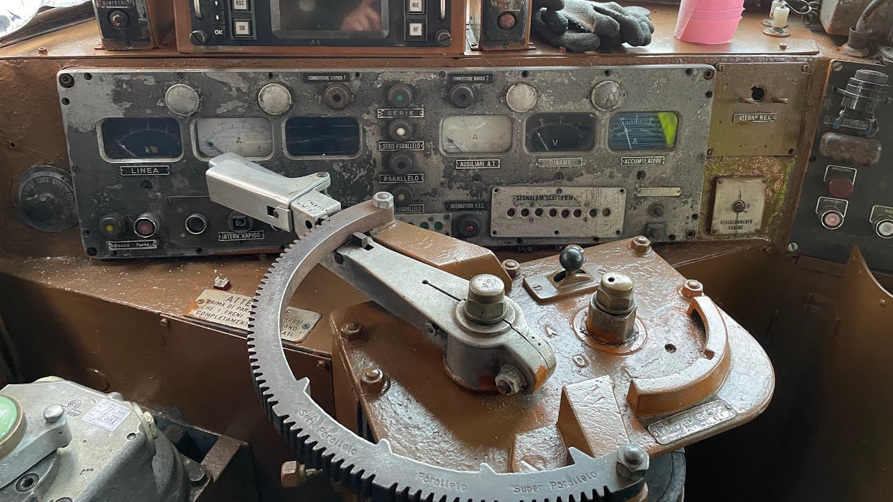 PRESENTAZIONE & FUNZIONAMENTO LOCOMOTIVA FS E646 @LA SPEZIA!