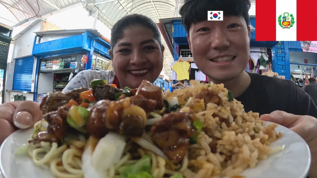 Una señora peruana me llevó al mercado… y terminé comiendo tallarín 🍜