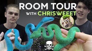 BLUE VIPERS, KING COBRAS & MORE - ROOM TOUR WITH CHRISWEEET
This episode we visit Christopher Shannon and look at some of his awesome venomous snakes. Go subscribe to his new channel!
@Chrisweeet
Youtube - https://www.youtube.com/channel/UCNosPTOVOlPa6QsIdwLfOLg
Instagram - https://www.instagram.com/chrisweeet/ BLUE VIPERS, KING COBRAS & MORE - ROOM TOUR WITH CHRISWEEET
