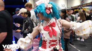 Michaelmorningstarx - Miku’s Cosplay Girl ft. 初音ミク screenshot 5