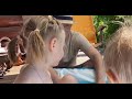 Сергей Безруков играет с детьми, которые спасаются от жары в надувном бассейне